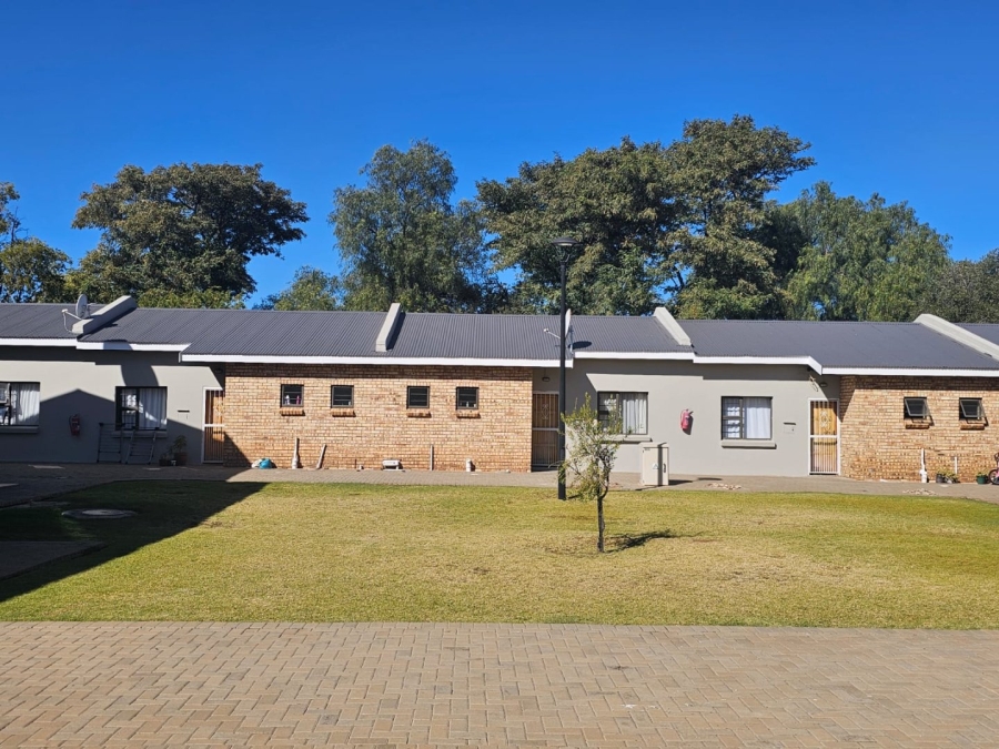 2 Bedroom Property for Sale in Rhodesdene Northern Cape